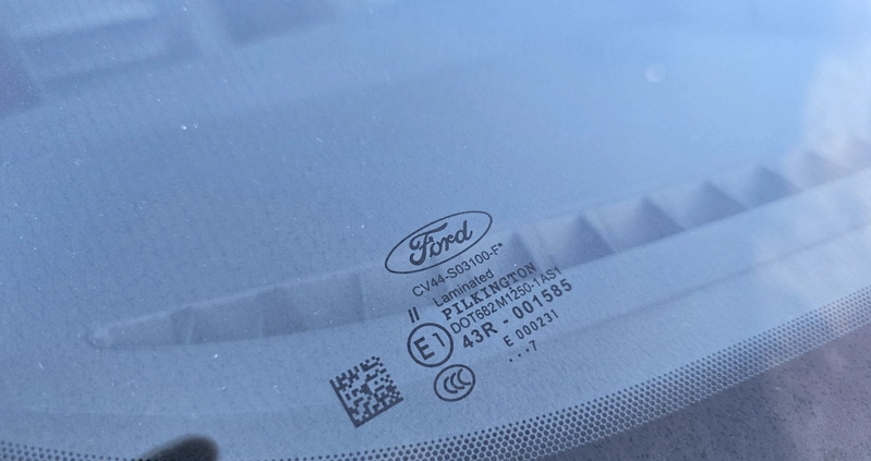 Ford Kuga cena 53700 przebieg: 107000, rok produkcji 2017 z Szczecinek małe 277